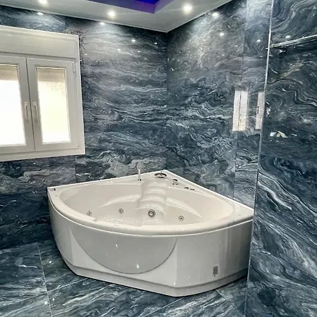 Chanioth Luxury By Makhome Apartmán